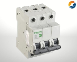 INTERRUPTOR TERMOMAGNETICO EASY9 DE 3X63 AMP. 10/6KA 230/400
